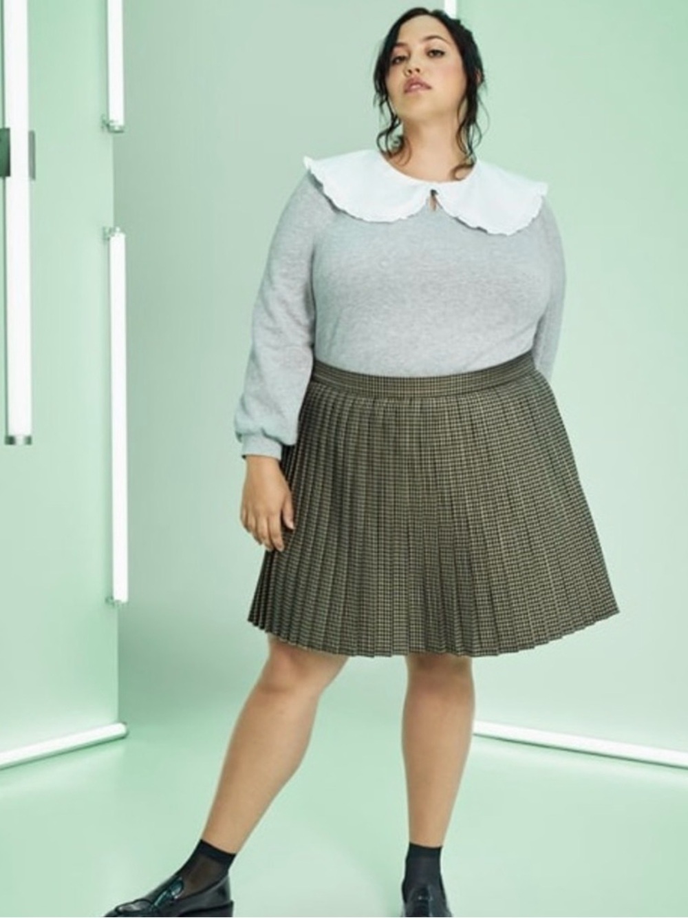 Sandy Liang Light Gray Knit Top with White Scalloped Collar